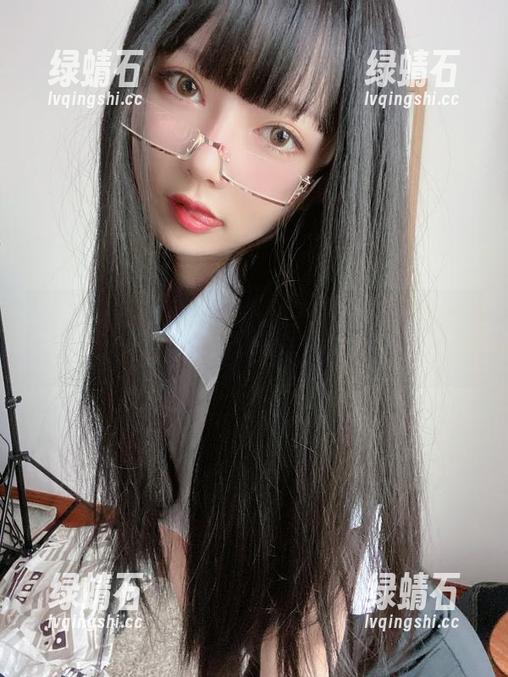 51酱的蓝色制服写真，高清得都快闪瞎我的眼！