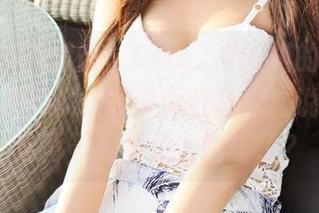 MyGirl美媛馆 – Cris_卓娅祺的户外图片，颜值和风景拼个面红耳赤，说实话，这背景是不是太抢镜了？