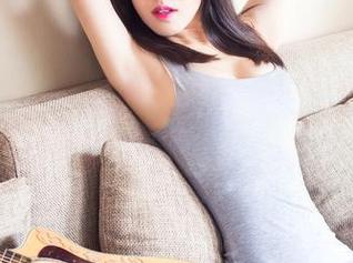 TouTiao头条女神 – 迷失在白衬衫的层层诱惑：梁芮溪的美图套图，你的想象会不会冒泡？