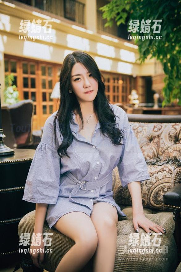 TouTiao头条女神 - 恨不得把鱼宝宝黑丝原图当壁纸塞满我的整台电脑