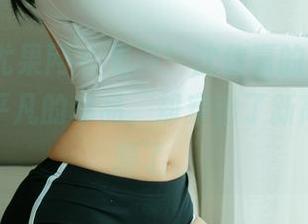 UGirls尤果网 – 更新！沈佳熹的白衬衫，明明是平凡的单品，却穿出了新高度？我服了。