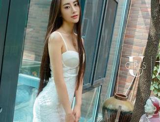 UGirls尤果网 – 有趣的事情，艾小青居然让全套女孩写真中的衣服自己走上单身狗之路了…