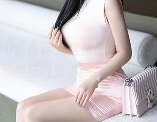 XIAOYU语画界 – 这张原图，黄乐然拿旗袍和丝袜睡觉了吗？太销魂了！
