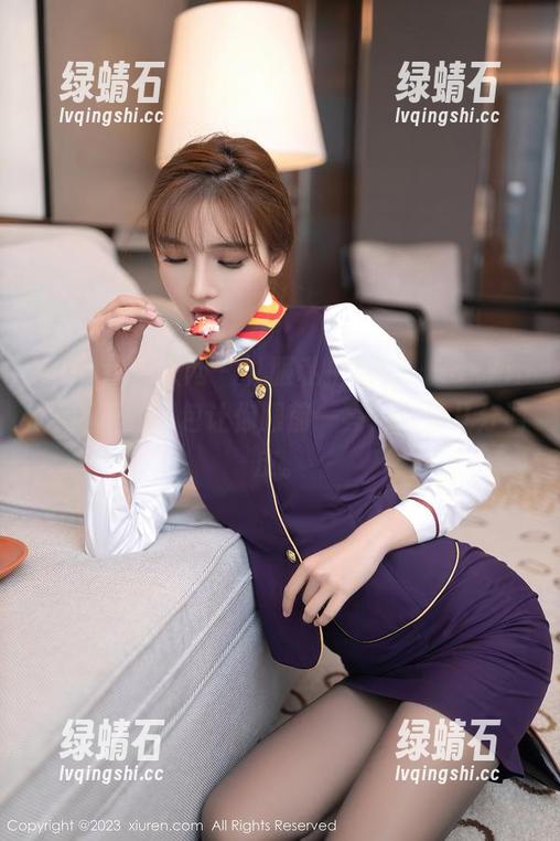 Xiuren秀人网 - 礼服私拍福利，FoxYini孟狐狸的图包让你眼前一亮，透着几分调皮。