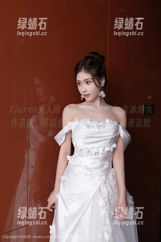 Xiuren秀人网 - 最新的sophie余冰修女作品集，可能会让你眼前一亮，或者沉默…