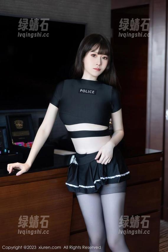 Xiuren秀人网 - 有人说在何梦兮Stacy的无圣光作品中，姐姐像一首完全听不懂却让人反复琢磨的诗。