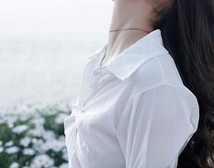 Xiuren秀人网 – 孟狐狸FoxYini和她的水手服：图包图片中藏着我未说完的段子！