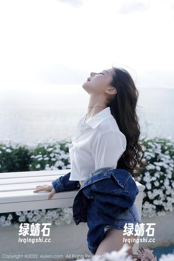 Xiuren秀人网 - 孟狐狸FoxYini和她的水手服：图包图片中藏着我未说完的段子！