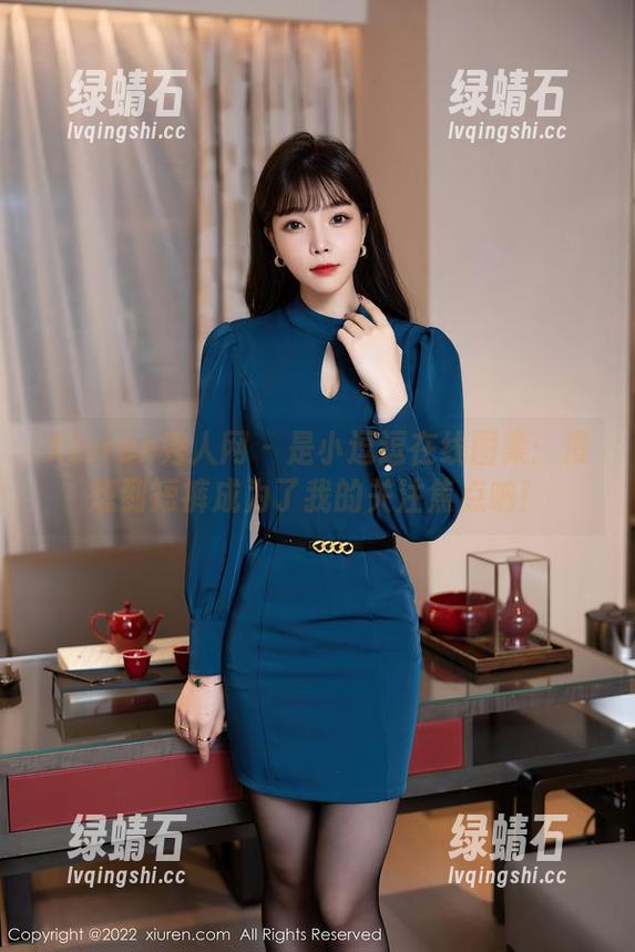 Xiuren秀人网 - 是小逗逗在线图集：没想到短裤成为了我的关注焦点呐！