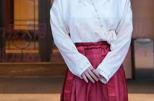 Xiuren秀人网 – 白丝与李宓儿，高清写真集里的对话，总让人觉得别有一番滋味。