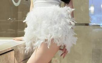 Xiuren秀人网 – 最近爱上林悠悠的写真，每次都像意外发现宝藏，姐姐果然是个小怪兽。
