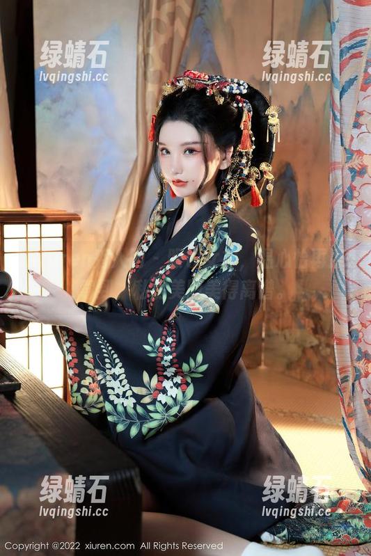 Xiuren秀人网 - 眼镜女神，温心怡再度驾到，私房美图美得离谱。