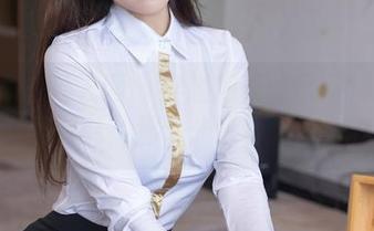 Xiuren秀人网 – 穿越到蕾蕾醒了没的女王时刻，那个光影算什么？