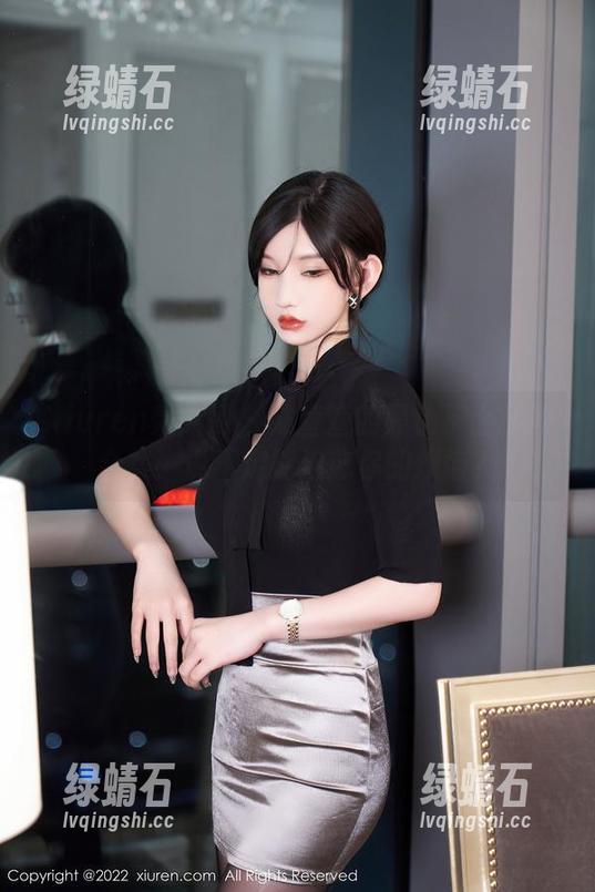 Xiuren秀人网 - 陆萱萱的黑色护士制服合集：说不定能治愈你的烦恼？