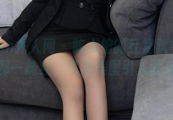 Xiuren秀人网 – 陈大榕的红裙犹如彩虹中的那一抹红，高清美图引人驻足呀。