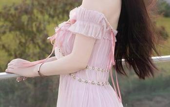Xiuren秀人网 – 喜大普奔！陈梵妮Fanny最新婚纱写真让人忍不住想问：这裙子能飞多远？