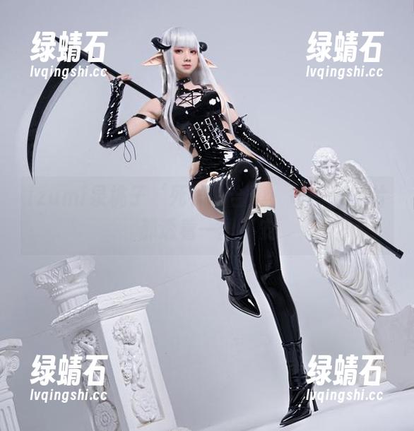 izumi泉桃子‘死神’合集：每一张照片都透着一丝不安