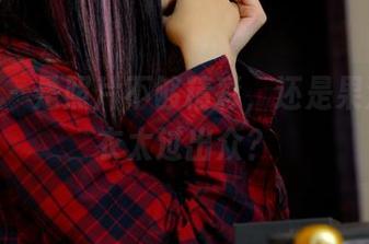 pans – 是照片不够精彩，还是果汁和皮衣太过出众？
