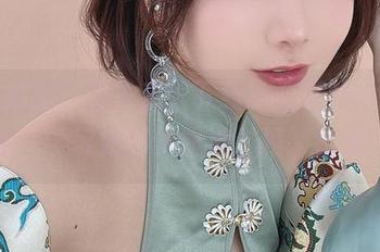不会拍照？没关系，下载けん研的女孩图库，学习如何优雅地‘摆’出来！
