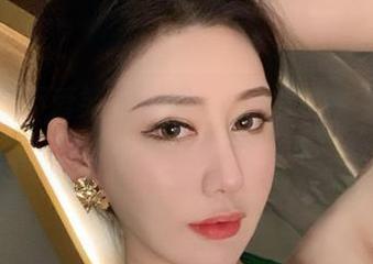 微密圈 – 不爱笑的赛琳定制的女孩，别说我没提醒你哦！
