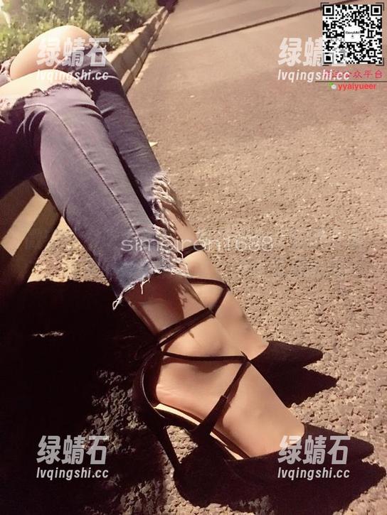 微密圈 - 听说丝月神的白色绫丝过膝有魔力，赶紧下载高清试试，不然要后悔哦！