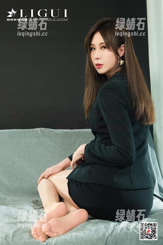 丽柜-团子 丽柜 - 一张团子的甜心高清美图,仿佛能把每一颗糖果的味道都嗅到!