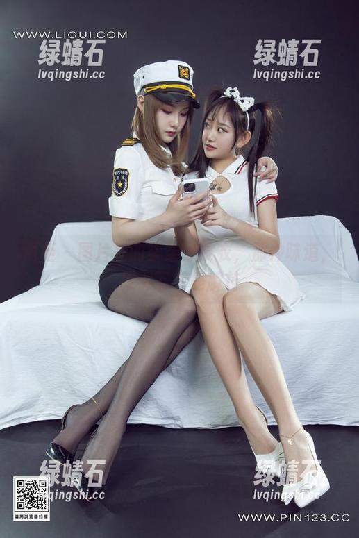 丽柜 - 图片里的柒柒穿皮衣，那种味道，果然下载是解药