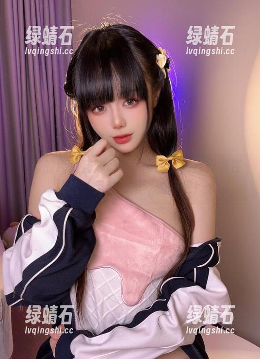 九言的纯白花嫁cos，图片中的我好像在挑战‘无敌可爱’的极限！