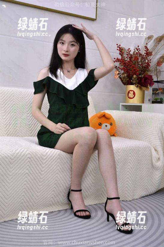 初夏女神 - 绿色校服大片，双双版！私拍套图，分分钟让我想重新回到课堂...但好像上课时不太能专心！