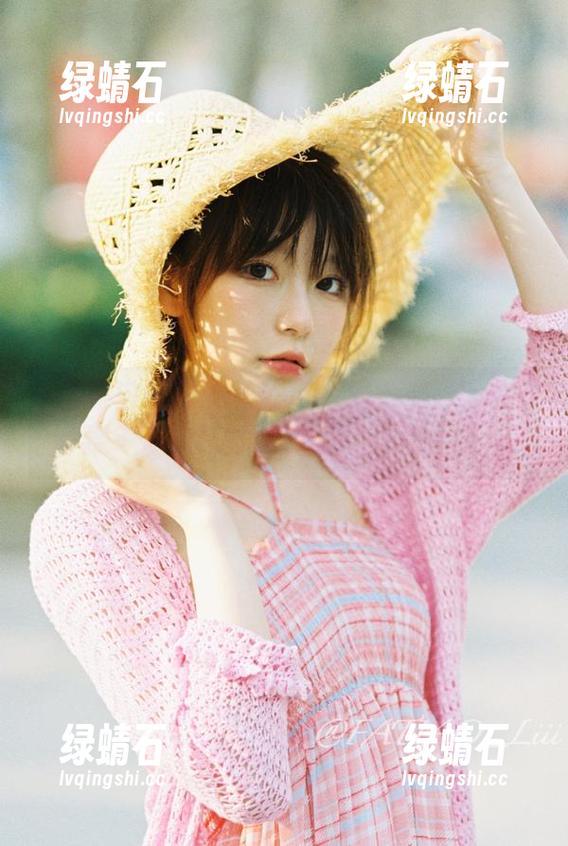 从图集中看发条少女yoki的毛衣，已经不需要冬天下定决心了，快出门散步吧！