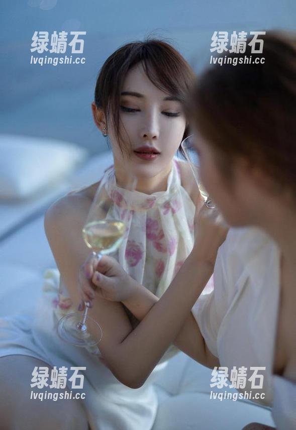 微密圈 - 免费的？周妍希的美腿原图更会引人关注，瘦得就跟二郎神一样！