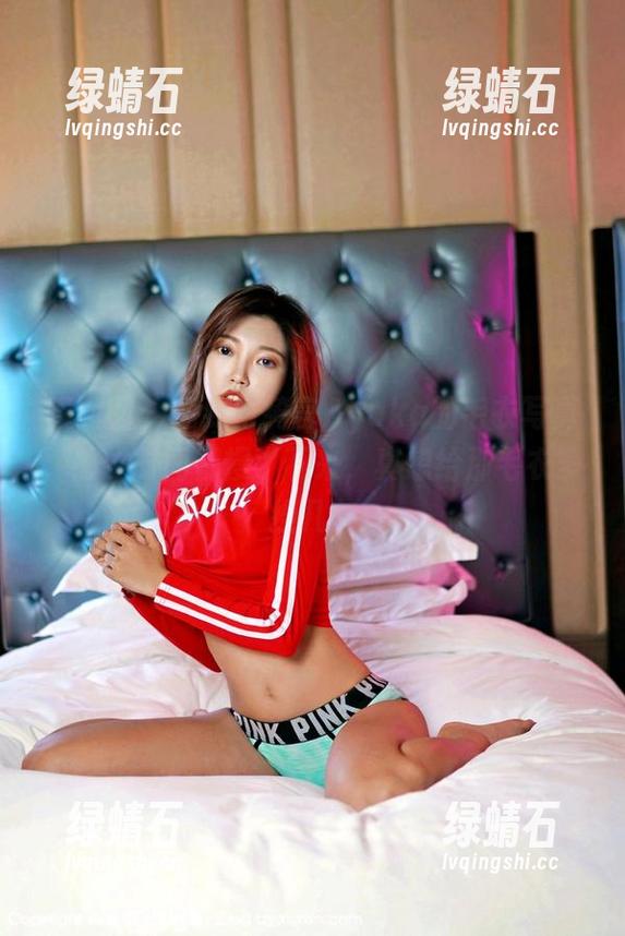嗲囡囡-方绮言Ayaka 嗲囡囡 - 翻到方绮言Ayaka的毛衣写真,感觉时间都慢了下来,真想给那毛衣多捏几下