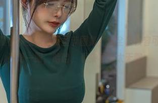 如果你想看夏小秋秋秋的万圣节图集，这全套妆容可真让人停留在第一眼，哈哈，看来不会太无聊。
