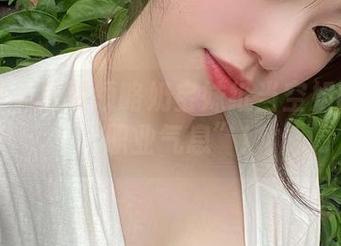 微密圈 – 免费领略奶宝妹纸当空姐的那份“职业气息”！