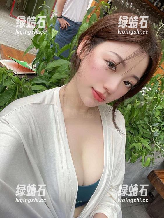 微密圈 - 免费领略奶宝妹纸当空姐的那份“职业气息”！
