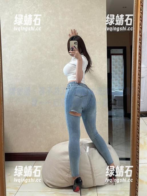 微密圈 - 等不及了！奶宝妹纸的新图集下载——后背风景值得一看？