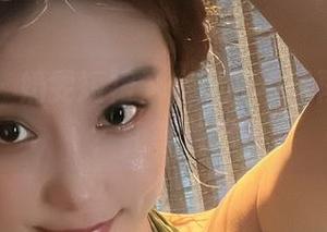 微密圈 – 奶雯短裙，作品能不能再大胆点？我等着呢