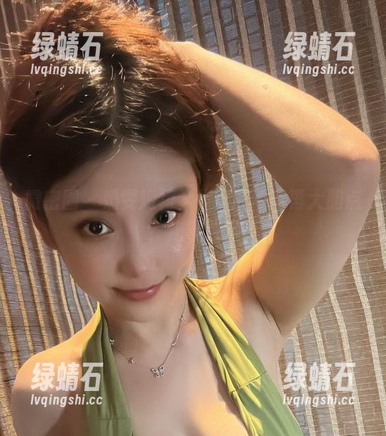微密圈 - 奶雯短裙，作品能不能再大胆点？我等着呢