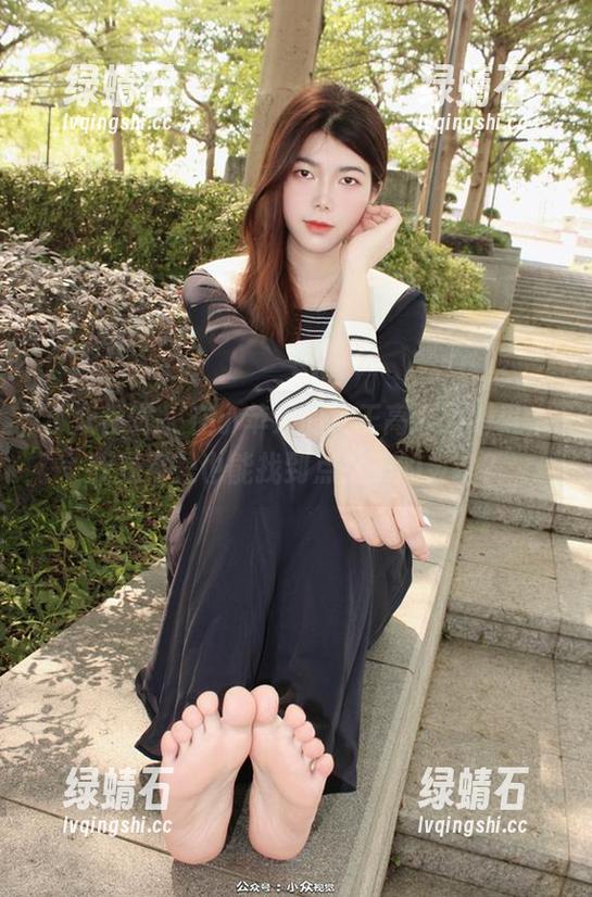 小众视觉 - 在小苹果的女王高清图册里，我是不是也能找到点女王的灵魂？