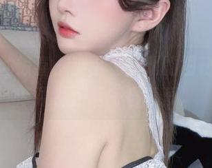 福利外的惊喜，小小奶瓶儿的图刊里，吊带果然别有一番气质。