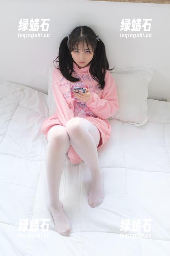 少女秩序 - 啊，小鱼的职业装私拍简直让人放下手中工作，心里的小鹿乱撞！