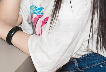 尤果网 – 学妹图包，欣怡的眼神里好像藏着故事…
