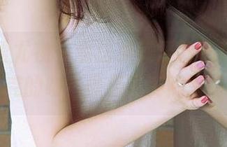尤果网爱尤物 – 看这吴美溪的私拍，原图中曼蒂克的吻，像极了麦片里的牛奶！