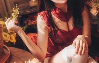希希_啾泳衣的定制，图片让我不知不觉就想游泳。