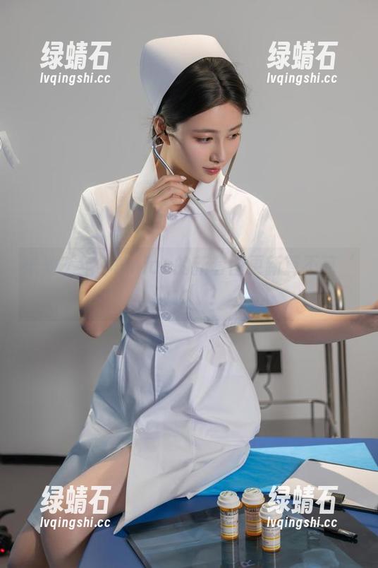 泳池？年年Nnian的新套图更新算不算‘潜水’？