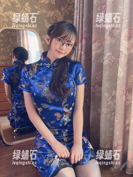 微密圈 - 张思允的jk制服高清图，下载完就是不一样，随时可以聊聊天了！