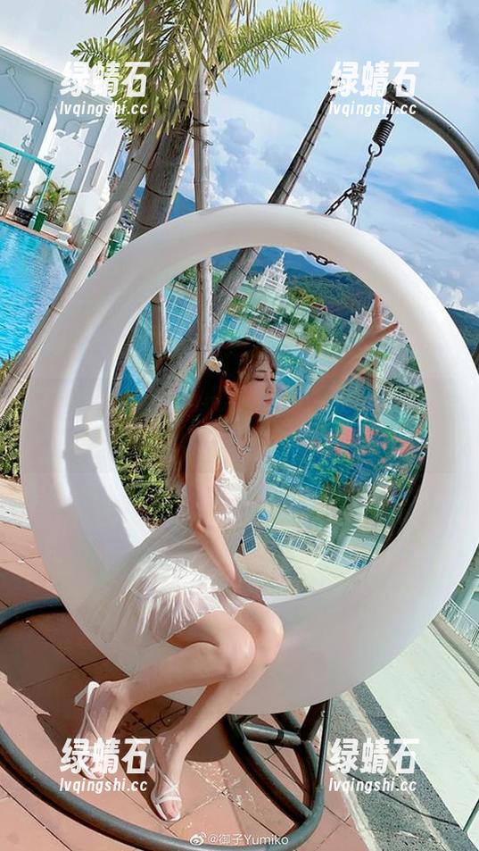 画像里的御子Yumiko：来一份福利肉丝，让我们来聊聊这幅图吧！