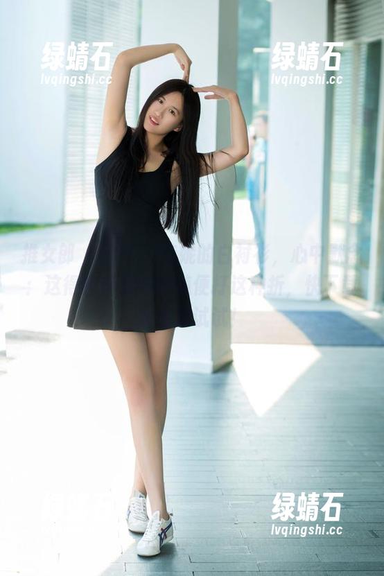 推女郎 - 看了Yu佳妮的白衬衫，心中默念：这得能苹果都能随便打这种折，快下载我也想试试！