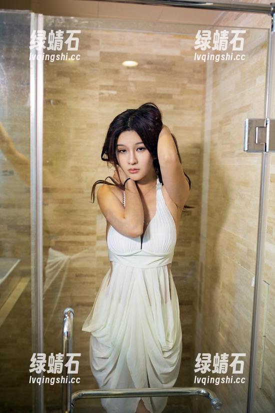 推女郎 - 职业装的多重魅力，来自于大小姐的神奇套图。