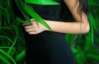 推女郎 – 天使or妖精？何何夕的写真一定能让你困惑，下载之前先考虑清楚。